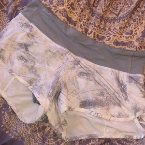 Lululemon speed-up low-rise liked short 2.5”